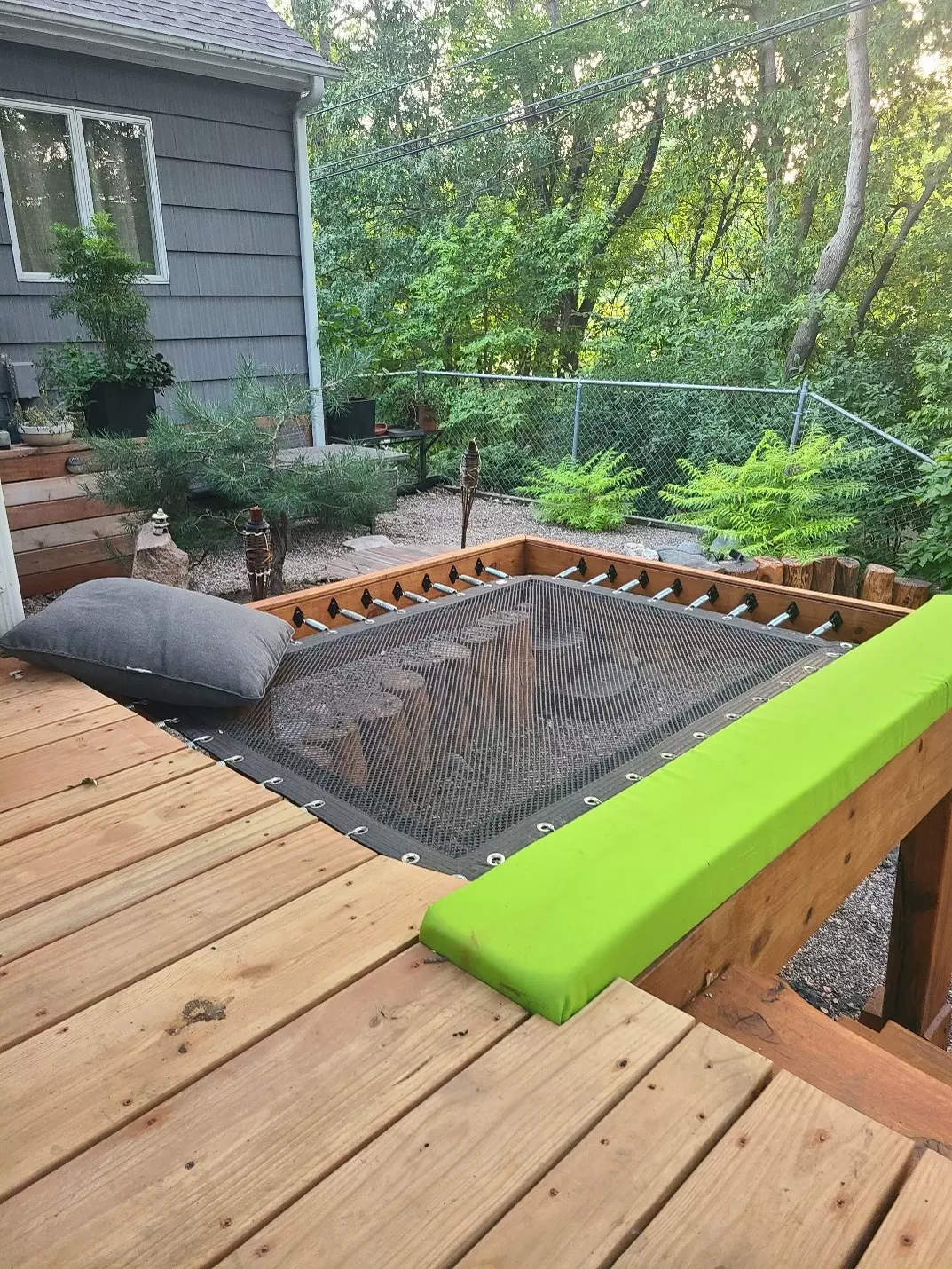 picture of a tensioned net built into a deck.