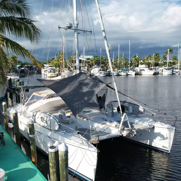 fourth picture of a yacht with a Sunrise SHADE